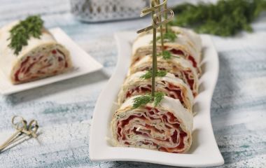 Фета-Рулетики з Лавашем, Лососем та Ікрою Осетра