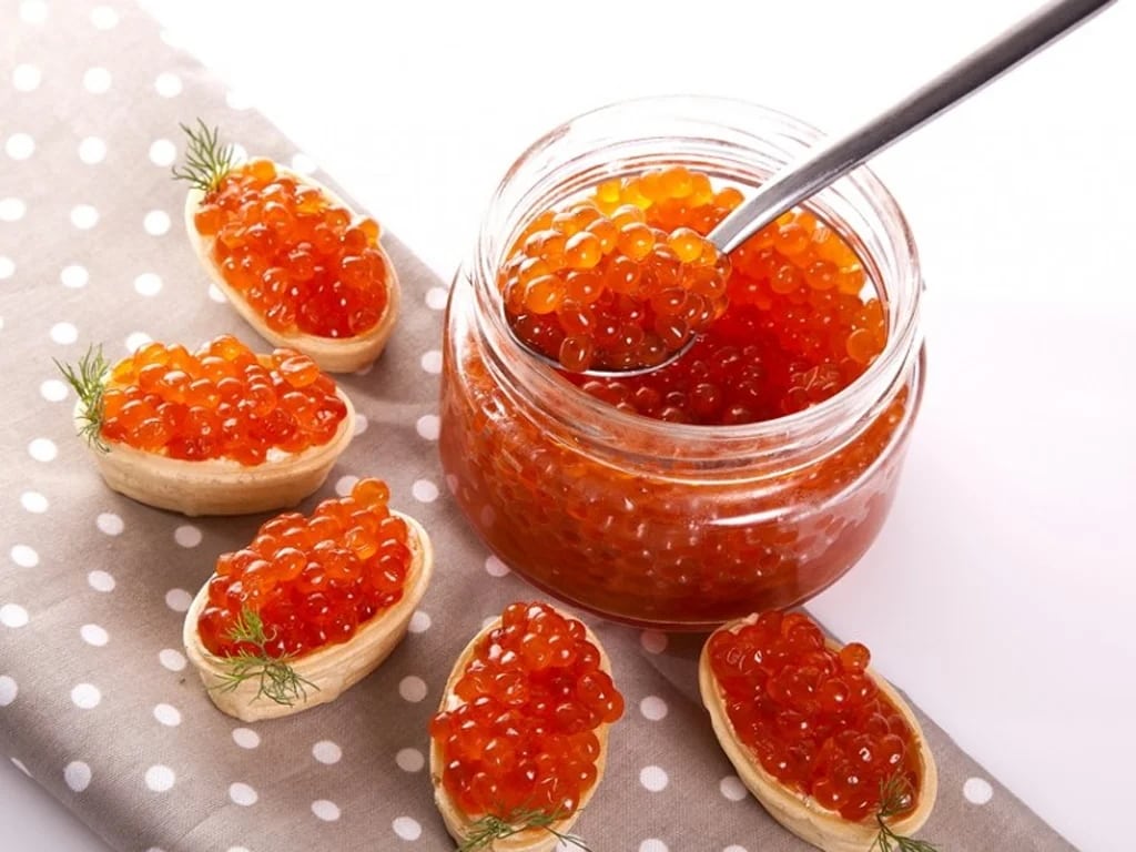 С чем есть красную икру, чтобы раскрыть её вкус
